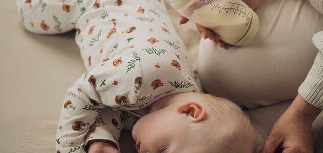 Feeding bottle with modified milk or breast milk with a symmetrical teat. The selection of a suitable teat is very important in the care and safety of the child.